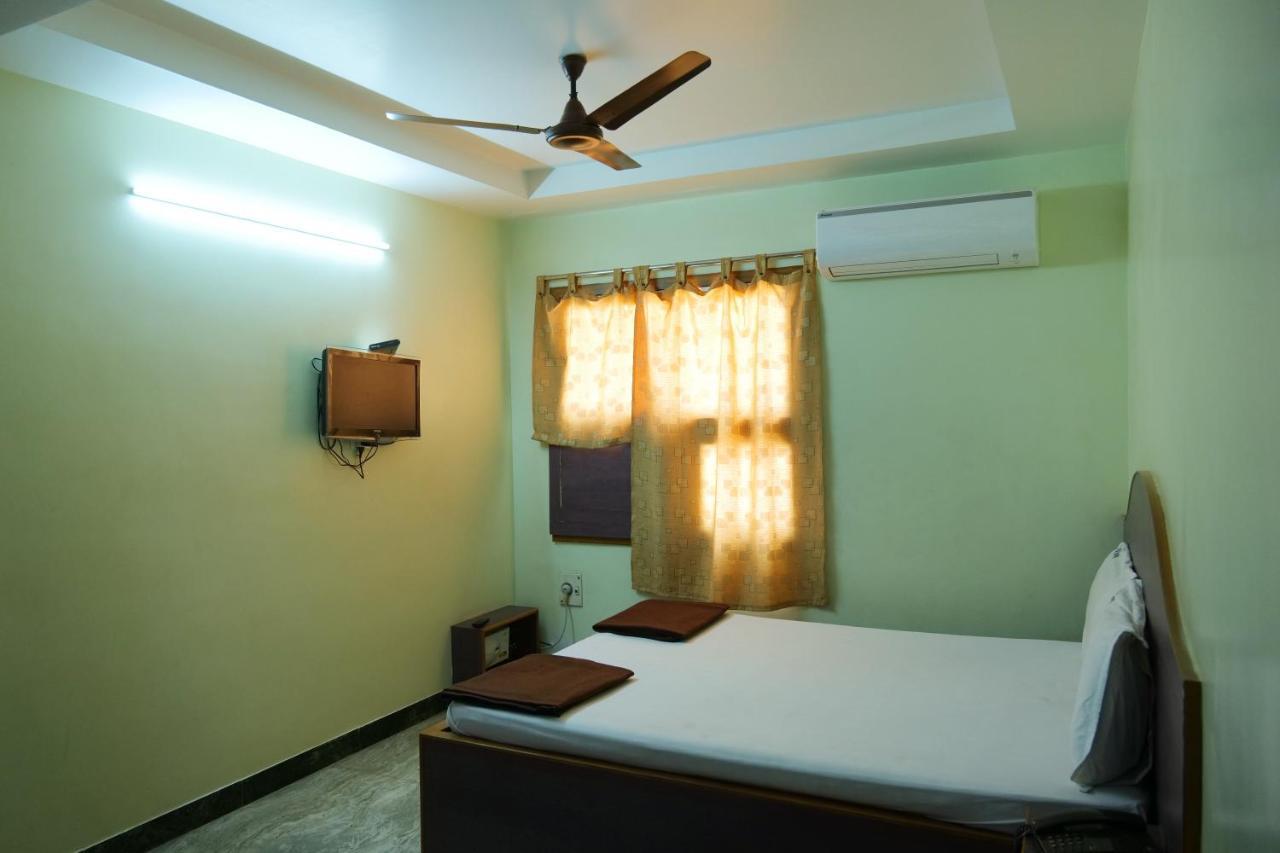 Hotel Vijay Pollāchi Εξωτερικό φωτογραφία