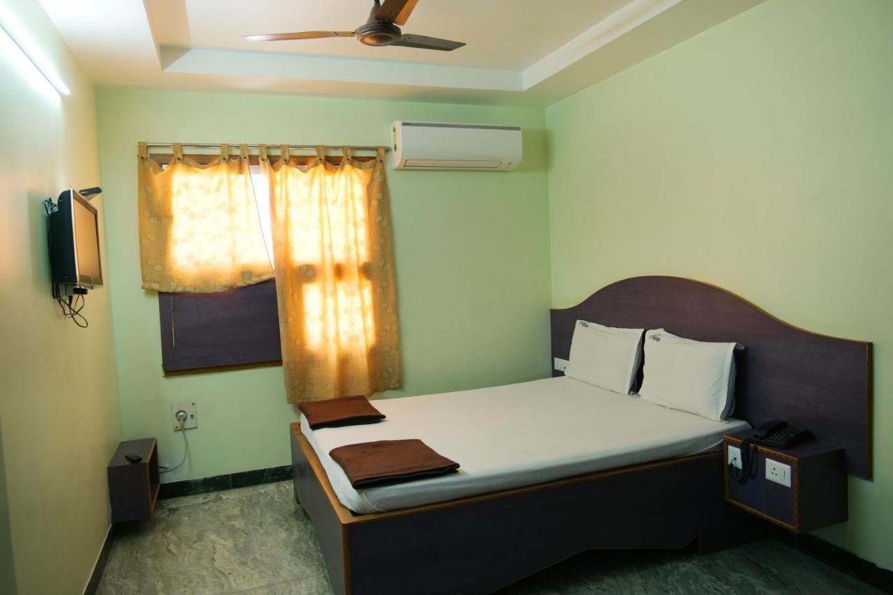 Hotel Vijay Pollāchi Εξωτερικό φωτογραφία