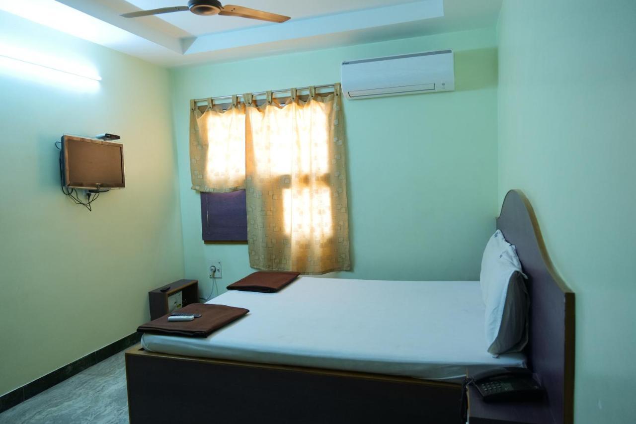 Hotel Vijay Pollāchi Εξωτερικό φωτογραφία
