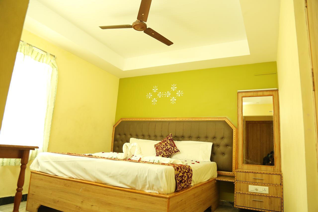 Hotel Vijay Pollāchi Εξωτερικό φωτογραφία