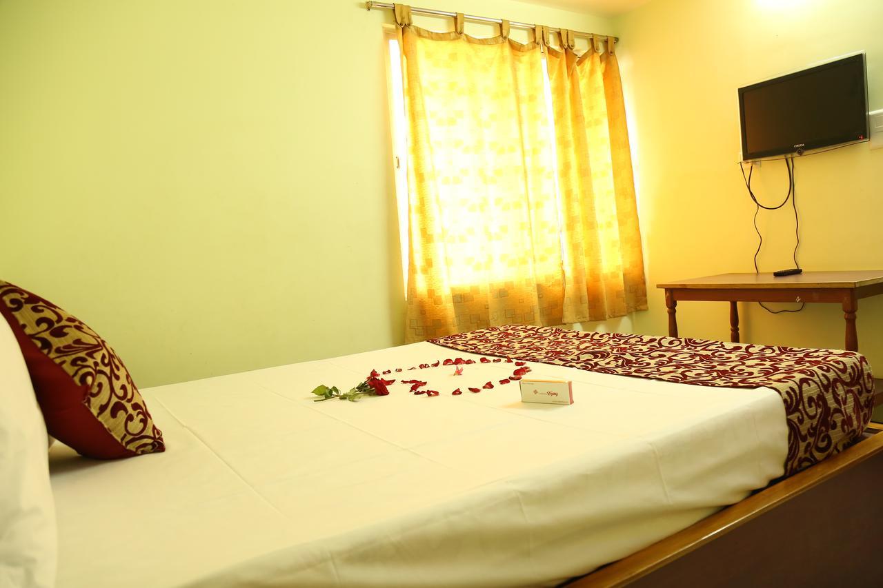 Hotel Vijay Pollāchi Εξωτερικό φωτογραφία