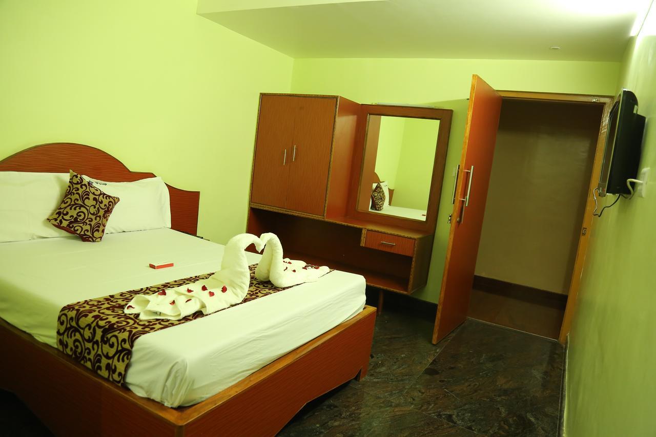 Hotel Vijay Pollāchi Εξωτερικό φωτογραφία